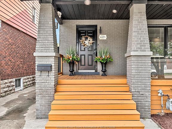 3rd image of 1362 Elsmere Ave