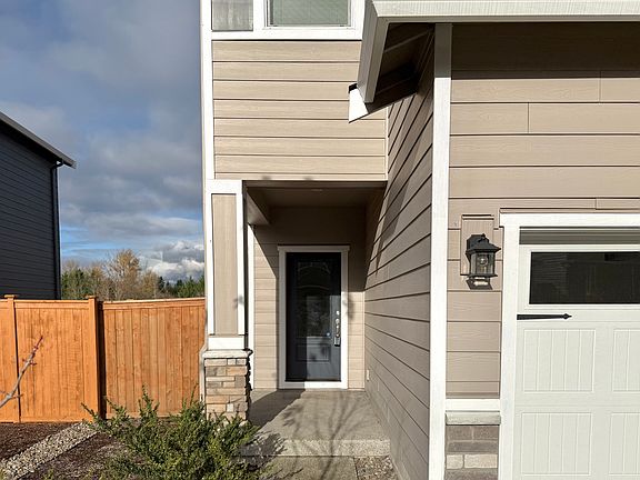 2nd image of 3306 NE 120th Cir