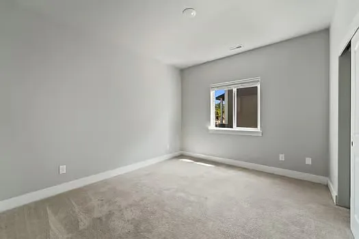 740 6th Ave — Photo 15