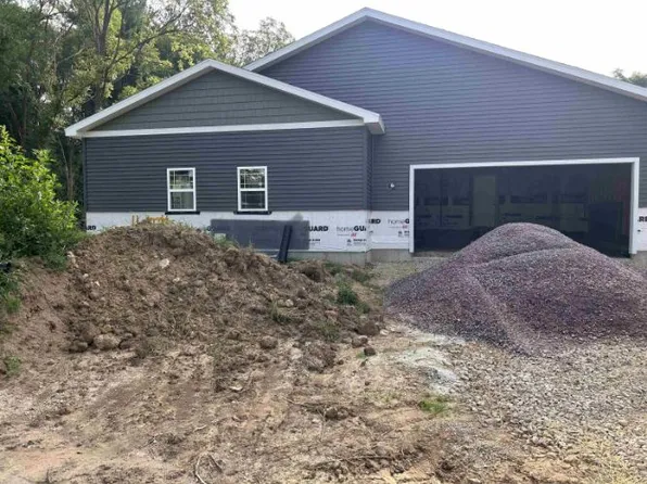 1426 Tuttle St, Baraboo, WI 53913