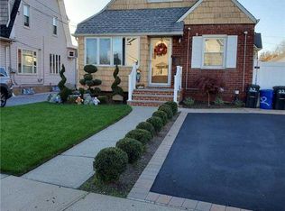 32 Maplewood St, West Hempstead, NY 11552