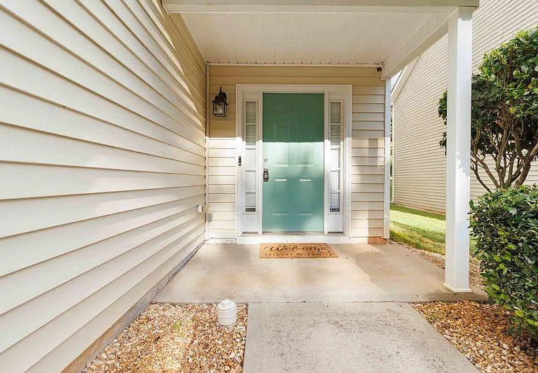 420 Thistle Cv — Photo 3