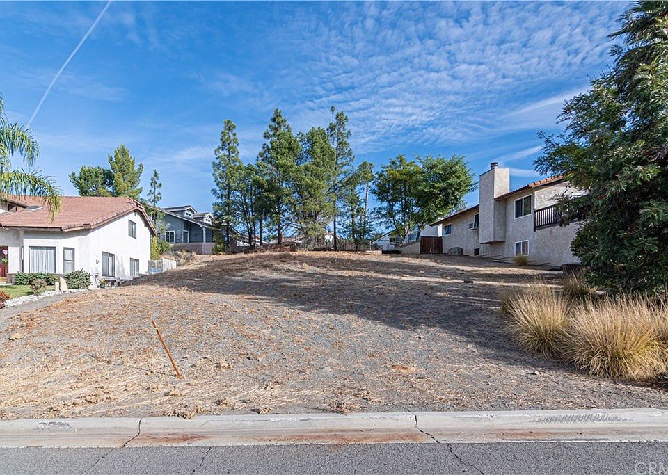 1st image of 22610 Canyon Lake Dr S