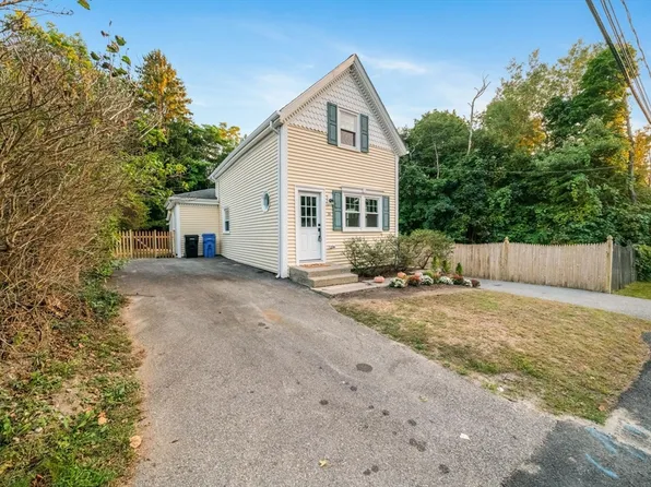 14 Auburn St, Whitman, MA 02382
