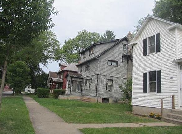 2nd image of 604 Sawyer St