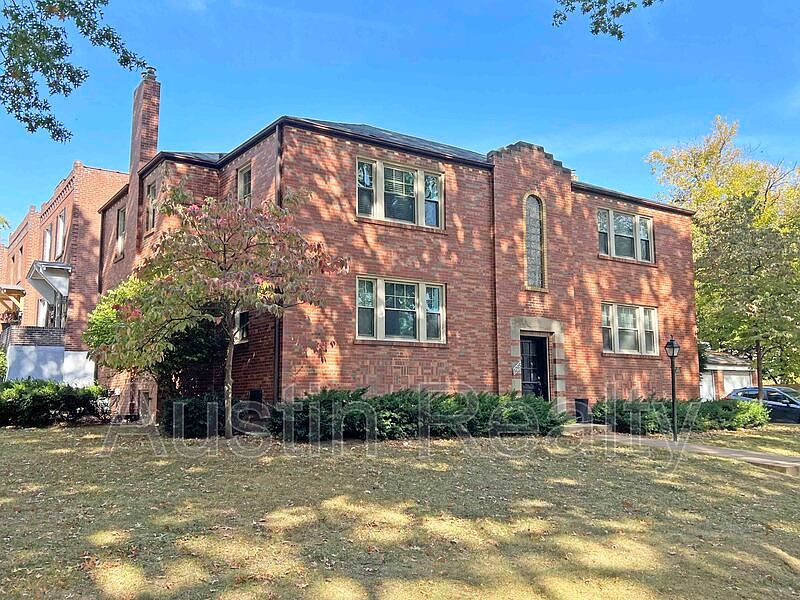 1st image of 1215 Moorlands Dr #2S