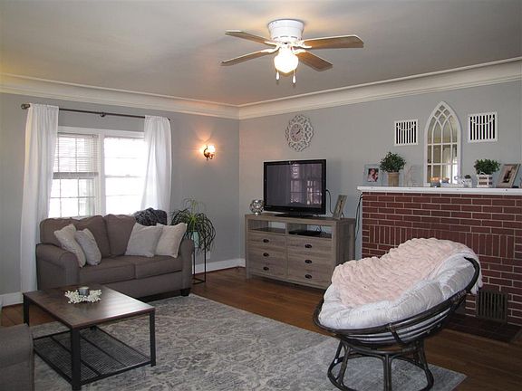 3rd image of 563 E Court St