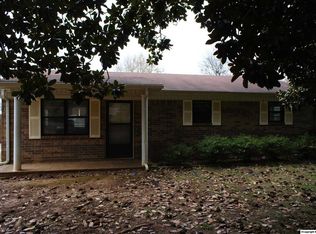 211 Livingston Ln, Moulton, AL 35650