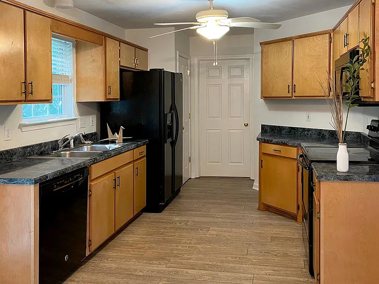 1028 Saddlestone Dr — Photo 8