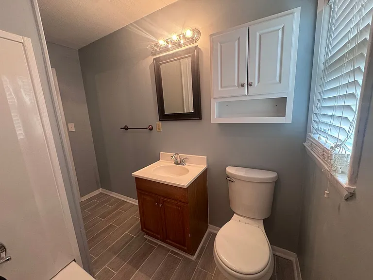 908 Rochester Dr — Photo 5