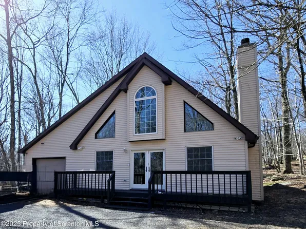 365 Gold Finch Rd, Bushkill, PA 18324