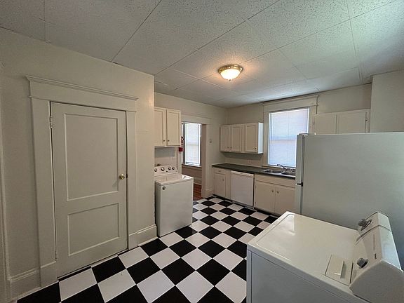 5th image of 1308 W Chapel Hill St