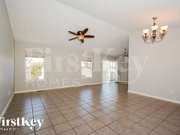 4th image of 44 Spring Borough Ct