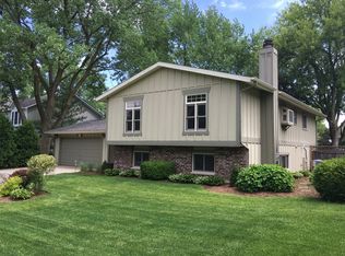 999 Sutherland Dr, Crystal Lake, IL 60014
