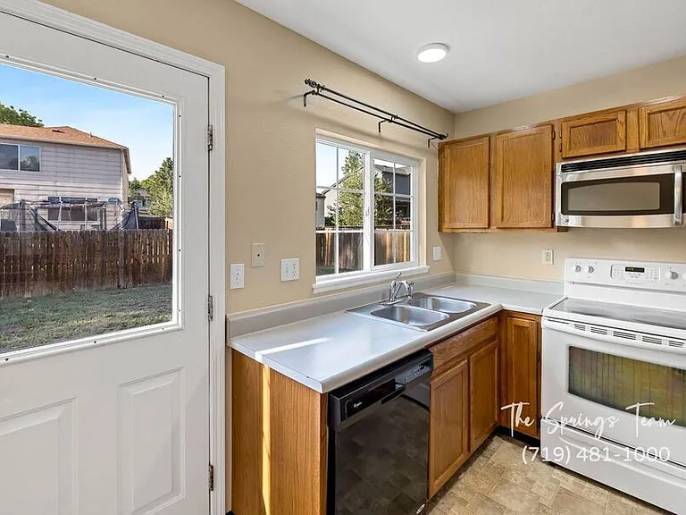 5833 Bow River Dr — Photo 15