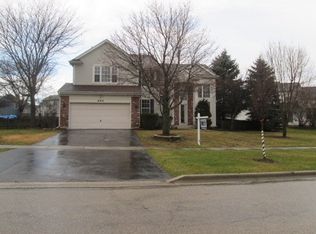 694 N Auburn Ln, Lindenhurst, IL 60046