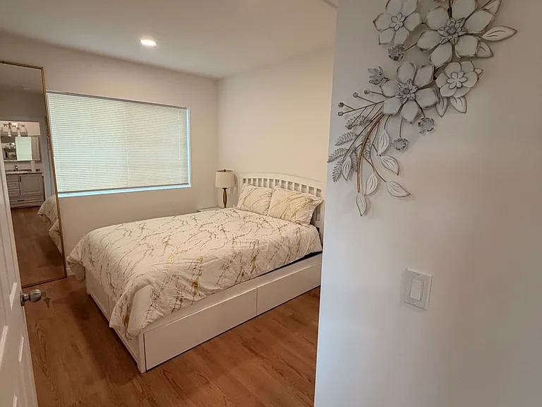 6917 Vanalden Ave — Photo 3