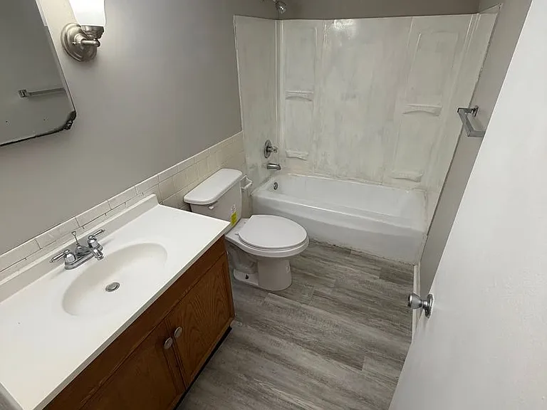 Naveen Pine Apartments — Photo 5