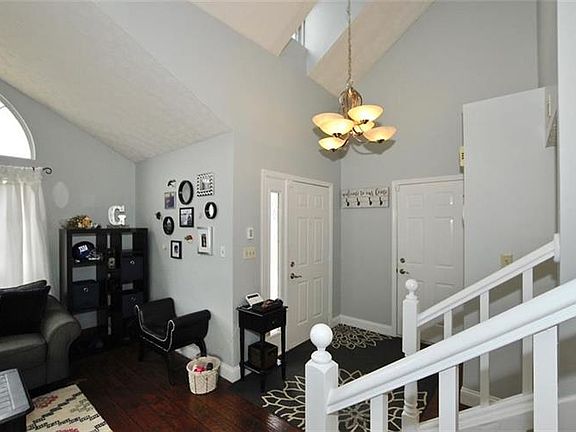 4th image of 11533 Jamestown Dr W