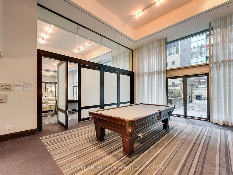 438 King St W #402 — Photo 34