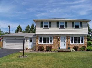 22 Flagstaff Dr, Rochester, NY 14622