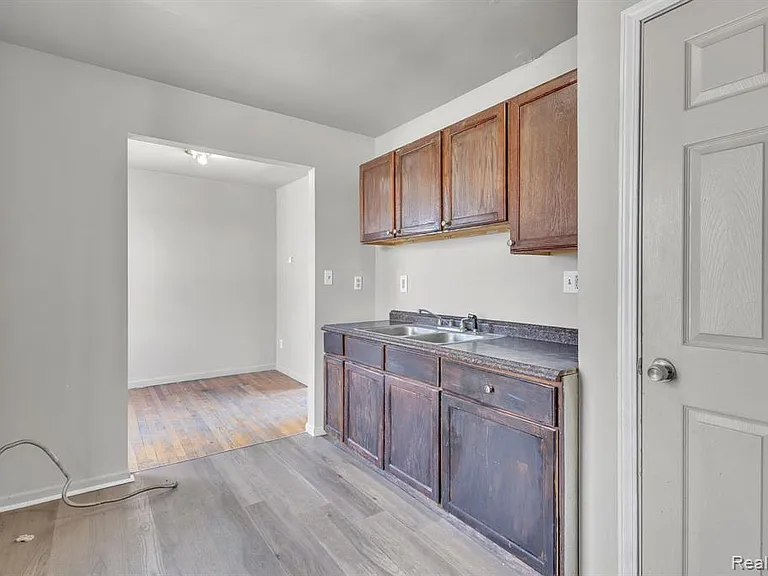 764 Woodmere St — Photo 16