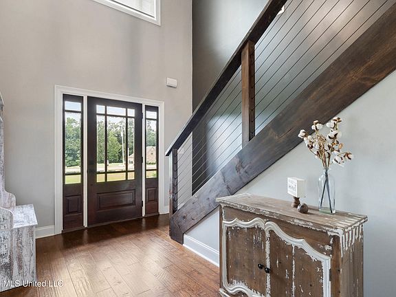 3rd image of 163 Oak Manor Dr