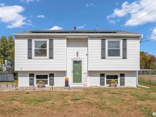 217 17th Ave W, Milan, IL 61264