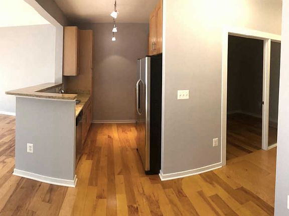 2nd image of 2200 N Westmoreland St Unit 211