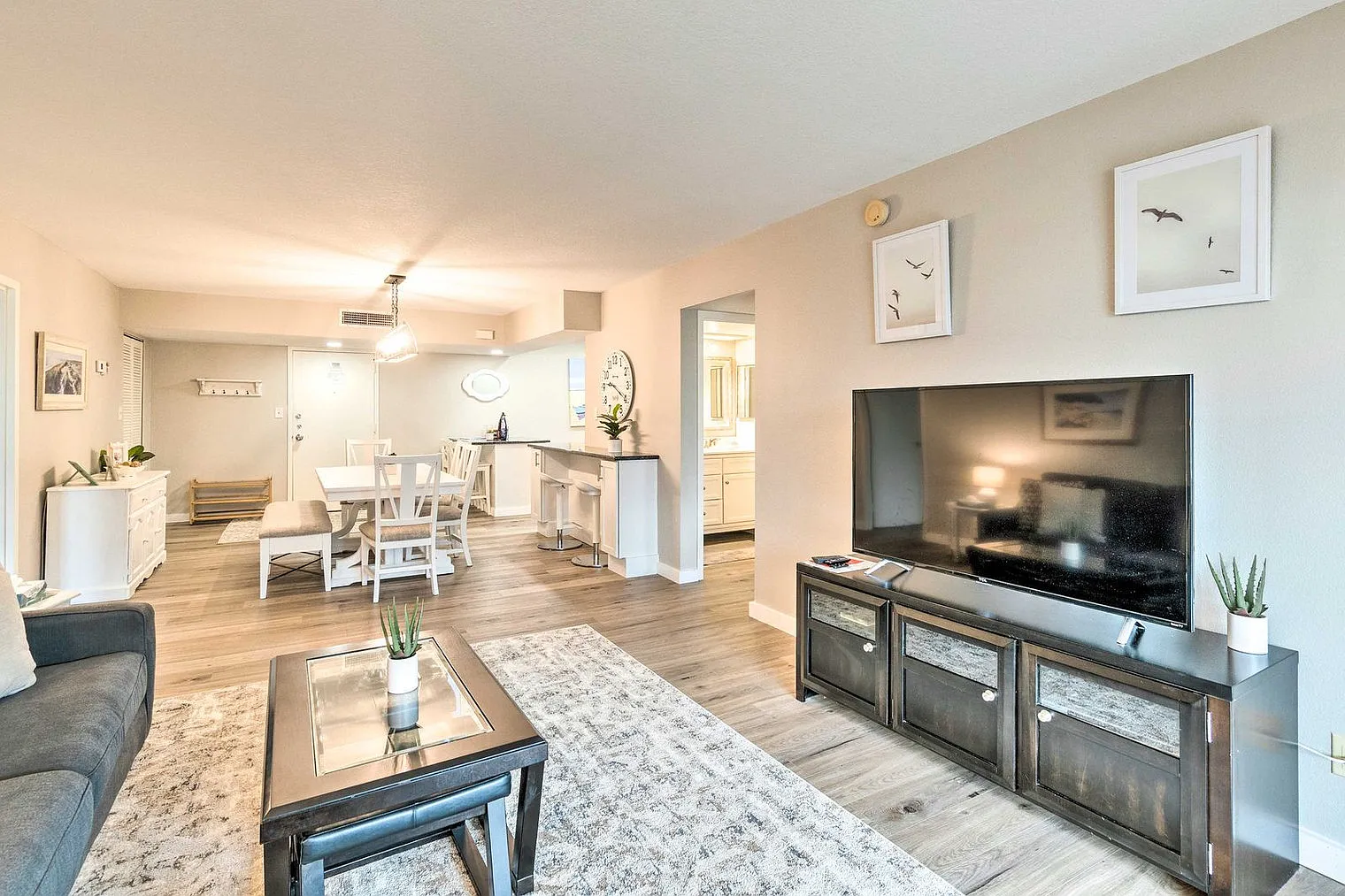 2 bed, 2.0 bath, 1593 sqft, $5,773 — Photo 3