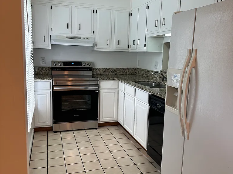404 Hickorywood Cir — Photo 4