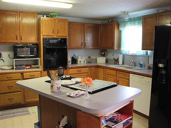 3rd image of 12207 Ailanthus Dr
