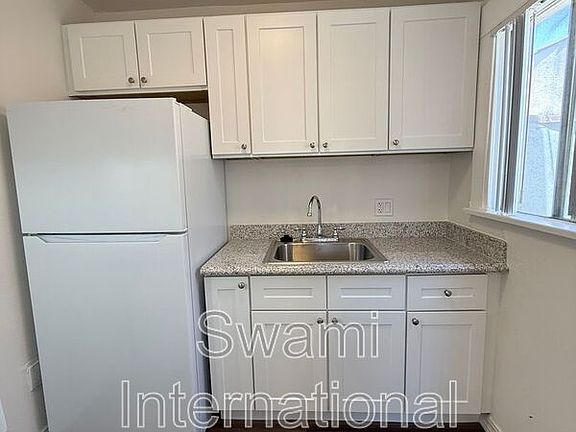 4th image of 1002 Island Ave