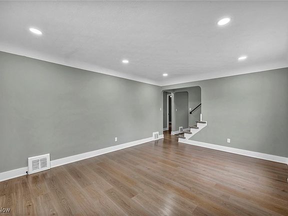 5th image of 4294 E 137th St