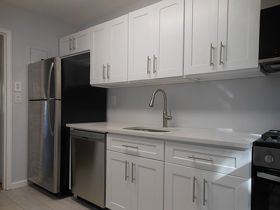 5 - Kitchen.JPG