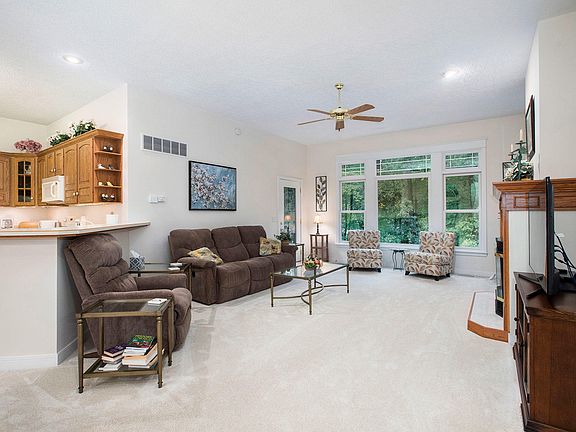 5th image of 4597 Highwood Cir