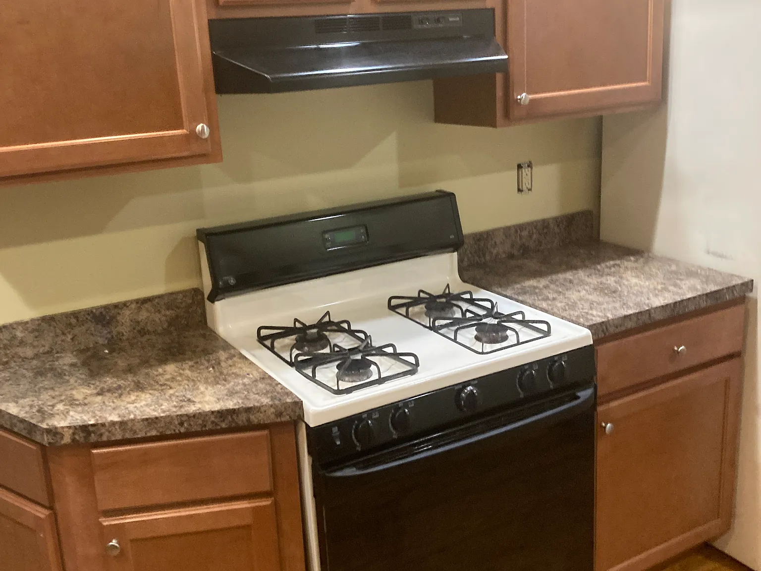 4 bed, $2,500 — Photo 2