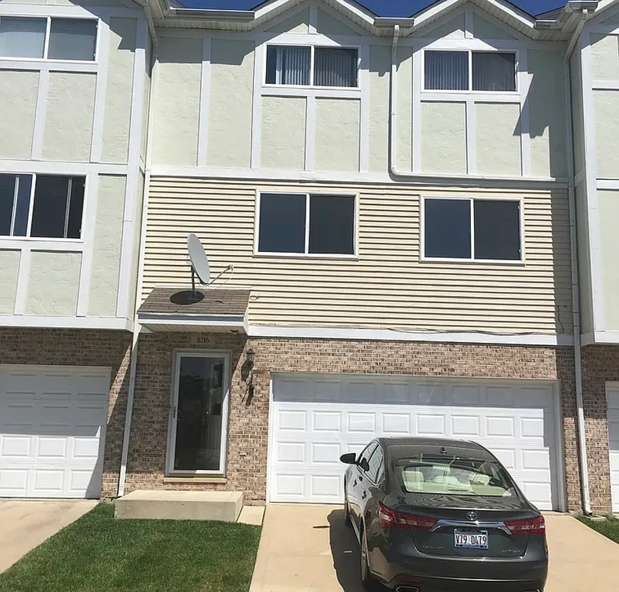 3 bed, 1326 sqft, $2,600 — Photo 2