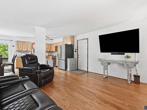 3rd image of 107 W 5th St
