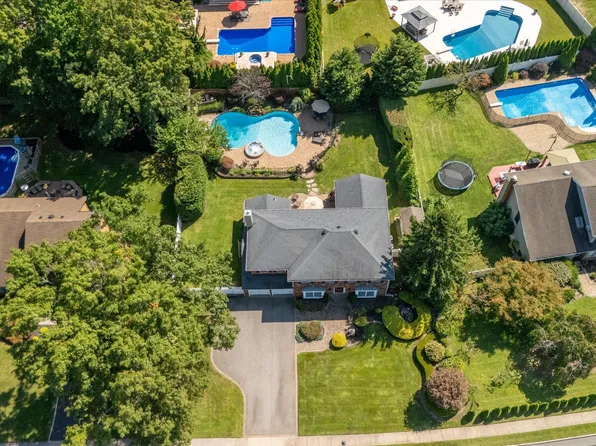 19 Timber Ridge Drive, Commack, NY 11725