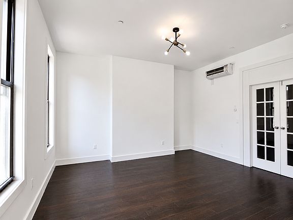 5th image of 1110 Halsey St #2