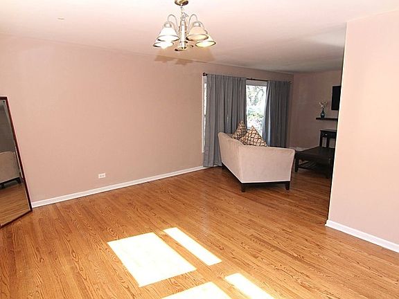 4th image of 15901 Avalon Ave