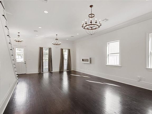 3rd image of 526 Robert St