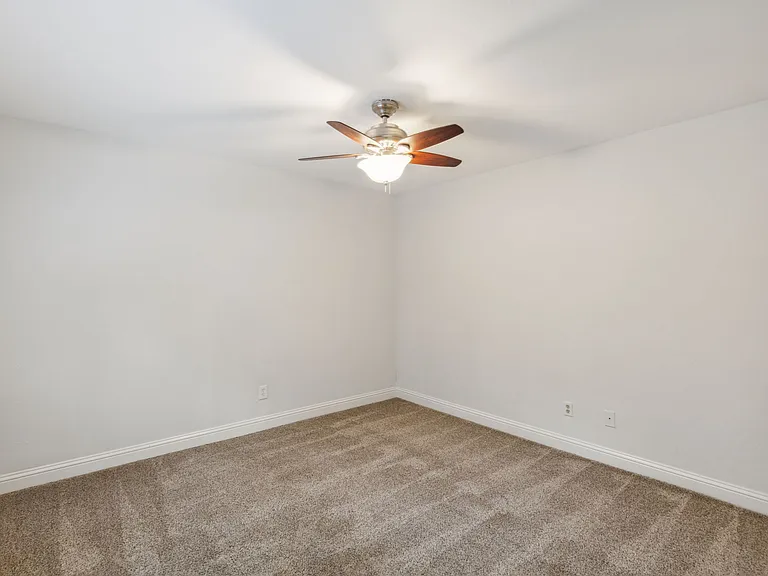 3805 Covinton Ln — Photo 20