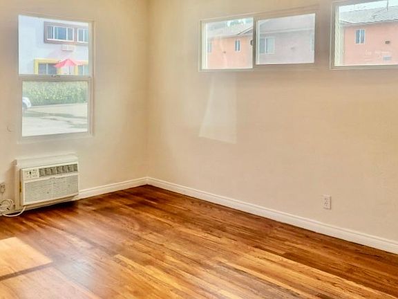 5th image of 15908 Sherman Way APT 3