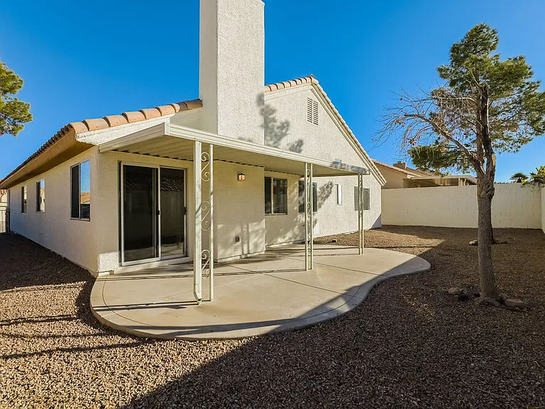 682 Covina Dr — Photo 18