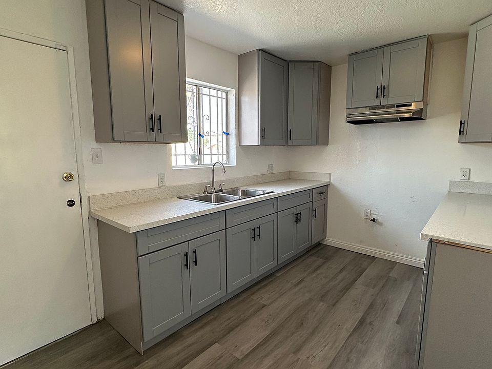 Kitchen (stove will be provided)