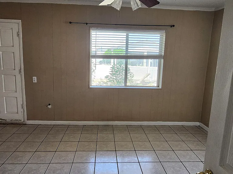 323 Singh St #B — Photo 10