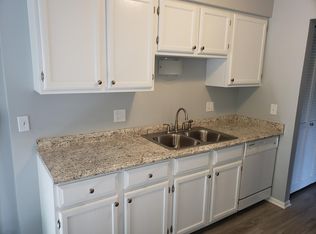 2321 Heatherwood Dr, West Des Moines, IA 50265