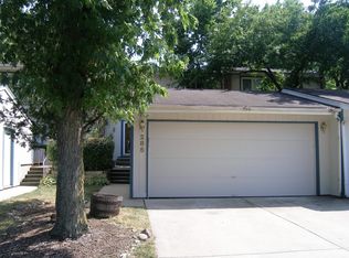 285 Colony Green Dr, Bloomingdale, IL 60108